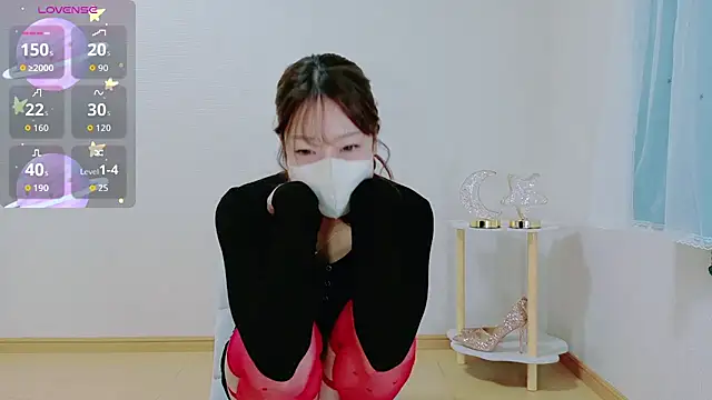 Snapshot of TSUKI_circle chatting on November 4, 2025, 2:43 am TSUKI circle online show from November 4, 2025, 2:43 am