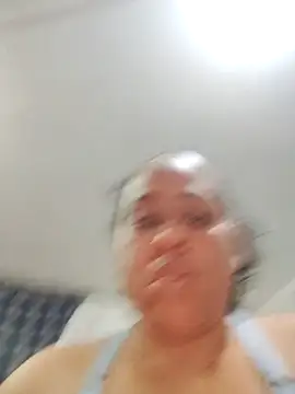 Karenmtroconiz online show from December 14, 2025, 7:29 pm