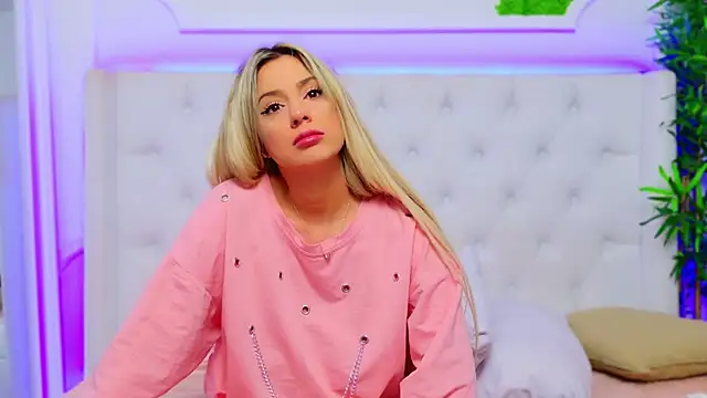 Snapshot of AriannaSins chatting on January 13, 2025, 7:53 pm AriannaSins online show from January 13, 2025, 7:53 pm