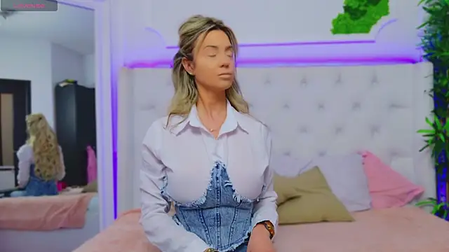 Snapshot of AriannaSins chatting on January 16, 2025, 1:47 pm AriannaSins online show from January 16, 2025, 1:47 pm