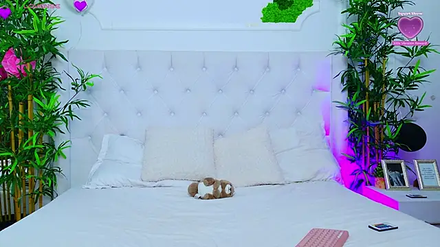 Snapshot of AriannaSins chatting on October 15, 2025, 1:33 pm AriannaSins online show from October 15, 2025, 1:33 pm