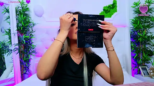 Snapshot of AriannaSins chatting on October 30, 2025, 1:45 pm AriannaSins online show from October 30, 2025, 1:45 pm