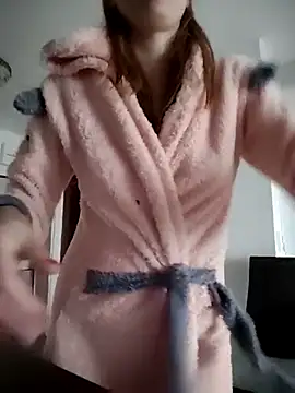 Snapshot of SandyCassie chatting on November 5, 2025, 7:52 am SandyCassie online show from November 5, 2025, 7:52 am