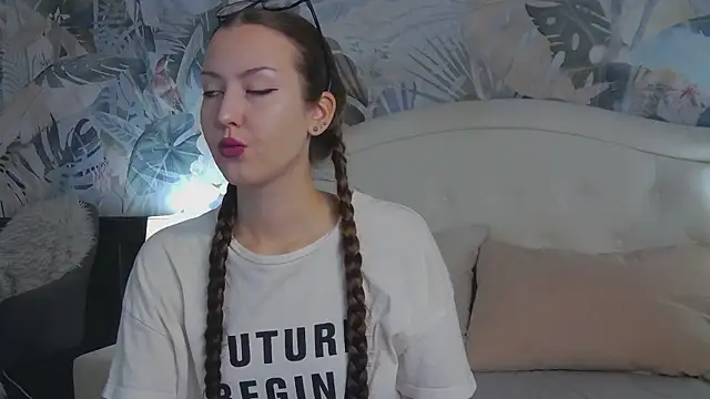 ReginaNyx online show from November 22, 2025, 4:22 am