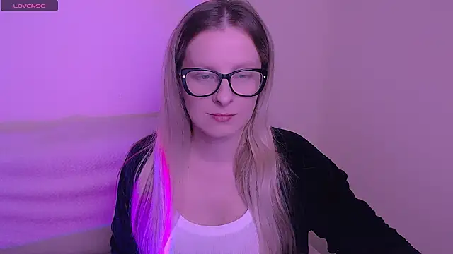 AllaLeomz online show from November 6, 2025, 8:04 am