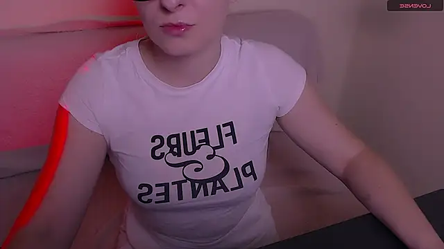 AllaLeomz online show from December 2, 2025, 7:57 am