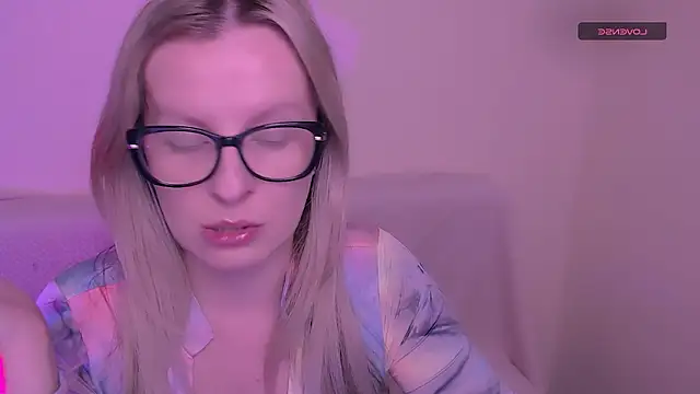 AllaLeomz online show from December 15, 2025, 7:12 am