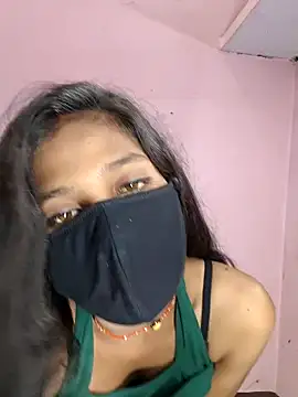 Snapshot of sweet_couple99 chatting on October 31, 2025, 5:03 pm sweet couple99 online show from October 31, 2025, 5:03 pm