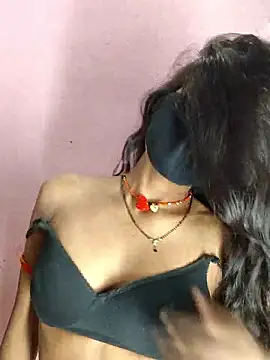 Snapshot of sweet_couple99 chatting on November 26, 2025, 9:43 am sweet couple99 online show from November 26, 2025, 9:43 am