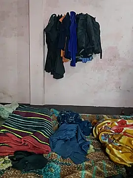 Snapshot of sweet_couple99 chatting on December 2, 2025, 7:03 am sweet couple99 online show from December 2, 2025, 7:03 am