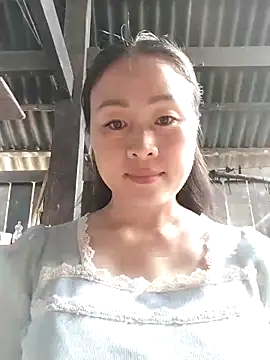 Snapshot of Spring-mky chatting on October 28, 2025, 2:15 am Spring-mky online show from October 28, 2025, 2:15 am