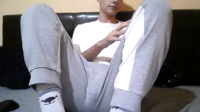 esmermoon online show from November 17, 2025, 11:10 pm