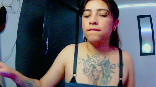 adri gomez1 online show from November 12, 2025, 6:25 am