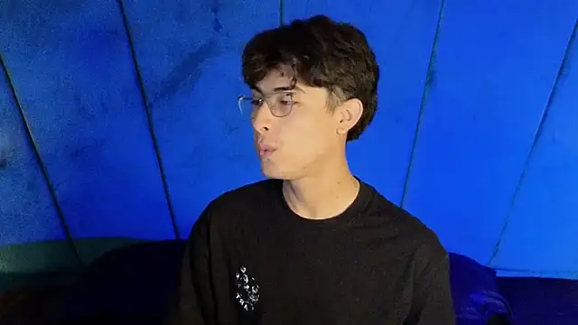 Aaron Eze online show from October 25, 2025, 9:20 pm