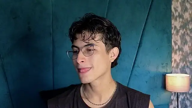 Aaron Eze online show from November 2, 2025, 9:50 pm