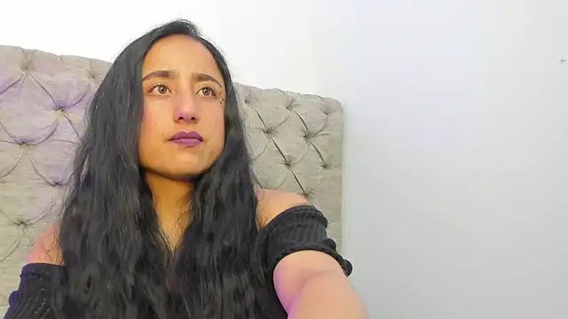 Samanta Fischer online show from November 10, 2025, 1:54 pm