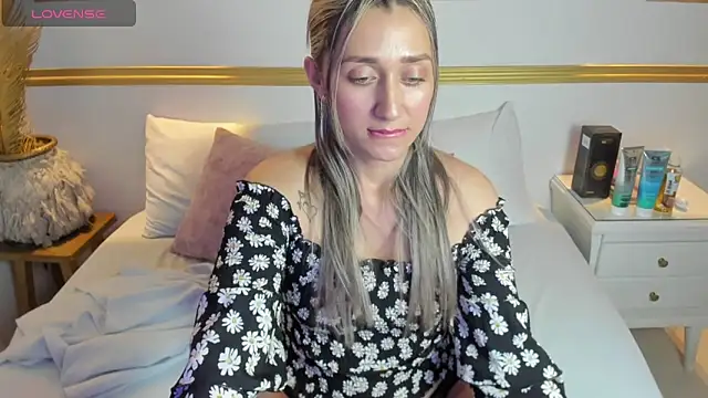 Snapshot of karlyy_ chatting on October 27, 2025, 8:02 pm karlyy online show from October 27, 2025, 8:02 pm