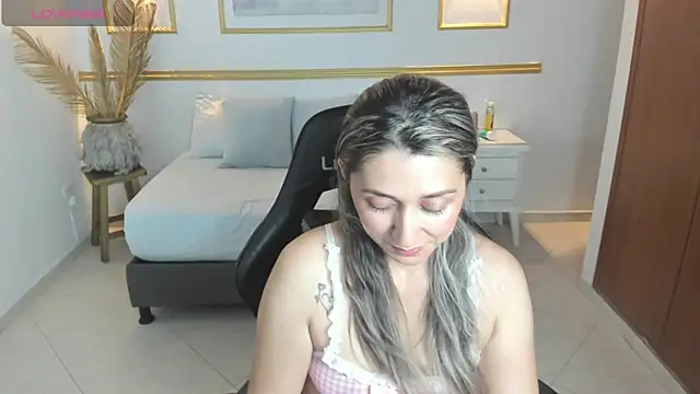 Snapshot of karlyy_ chatting on November 18, 2025, 7:18 pm karlyy online show from November 18, 2025, 7:18 pm