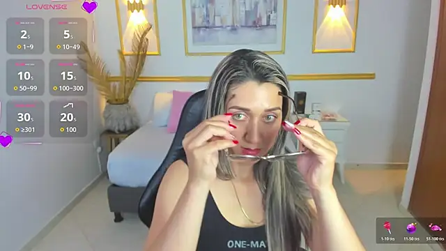 Snapshot of karlyy_ chatting on November 21, 2025, 7:12 pm karlyy online show from November 21, 2025, 7:12 pm