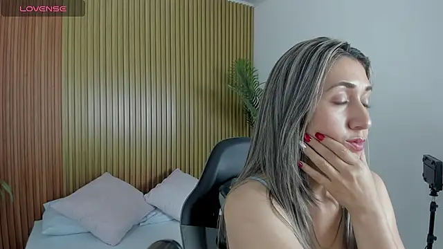 Snapshot of karlyy_ chatting on November 26, 2025, 2:12 am karlyy online show from November 26, 2025, 2:12 am