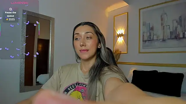 Snapshot of karlyy_ chatting on December 5, 2025, 7:43 pm karlyy online show from December 5, 2025, 7:43 pm