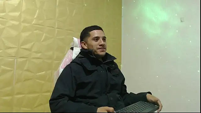 Snapshot of Cristianandres34 chatting on October 15, 2025, 11:27 pm Cristianandres34 online show from October 15, 2025, 11:27 pm