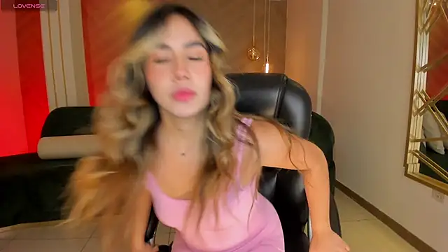 Snapshot of AnnieMonroe1 chatting on November 18, 2025, 7:18 pm AnnieMonroe1 online show from November 18, 2025, 7:18 pm