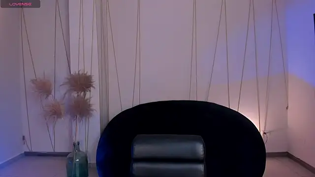 Snapshot of AnnieMonroe1 chatting on December 14, 2025, 1:05 pm AnnieMonroe1 online show from December 14, 2025, 1:05 pm