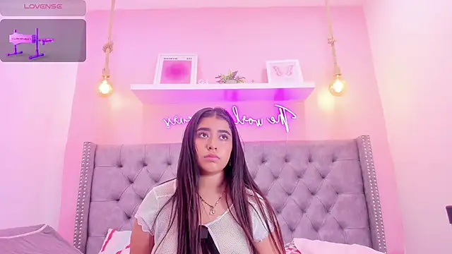 Snapshot of Sophiia_77 chatting on October 27, 2025, 10:25 pm Sophiia 77 online show from October 27, 2025, 10:25 pm