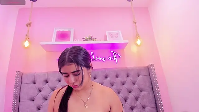 Snapshot of Sophiia_77 chatting on October 29, 2025, 10:22 pm Sophiia 77 online show from October 29, 2025, 10:22 pm