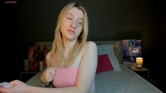 Snapshot of LinaRayy chatting on October 18, 2025, 9:32 am LinaRayy online show from October 18, 2025, 9:32 am