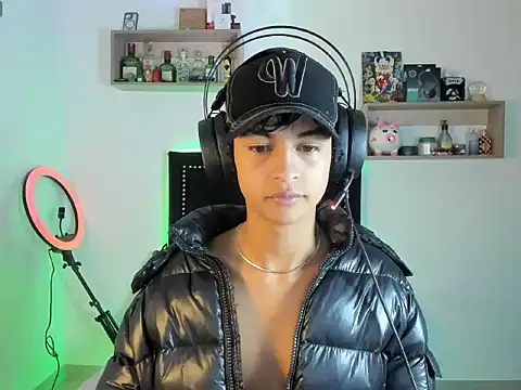 Snapshot of Alejo_Desire chatting on November 8, 2025, 12:55 am Alejo Desire online show from November 8, 2025, 12:55 am