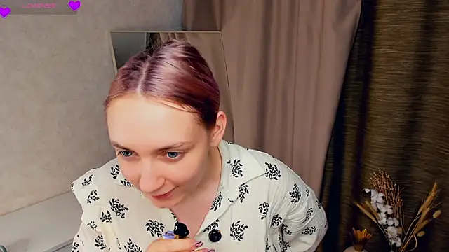 Snapshot of AdelineFabel chatting on October 26, 2025, 12:33 pm AdelineFabel online show from October 26, 2025, 12:33 pm
