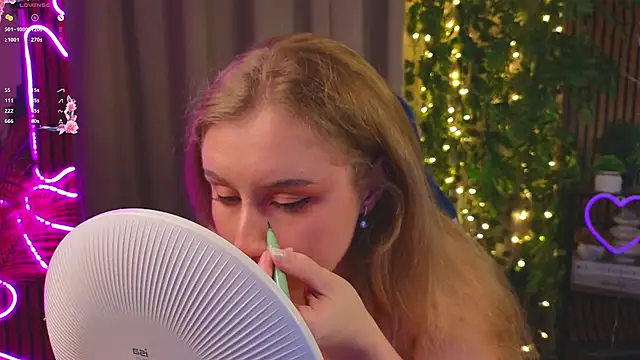 PriscillaPowell online show from December 19, 2025, 9:33 pm