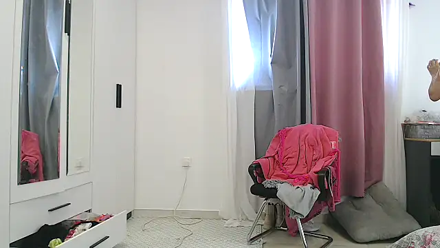 Snapshot of Your_Desires07 chatting on October 26, 2025, 10:21 am Your Desires07 online show from October 26, 2025, 10:21 am