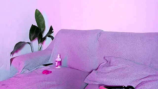 Elli Chique online show from December 1, 2025, 2:33 pm