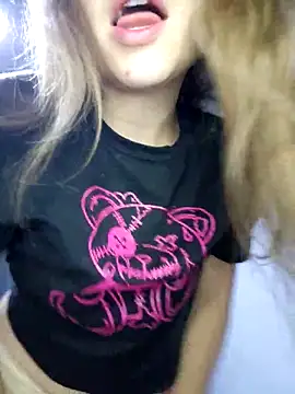 bambiluly online show from October 17, 2025, 11:07 pm