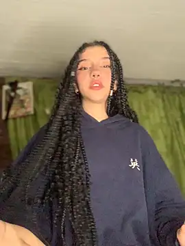 MiaaCute- online show from November 6, 2025, 9:43 am