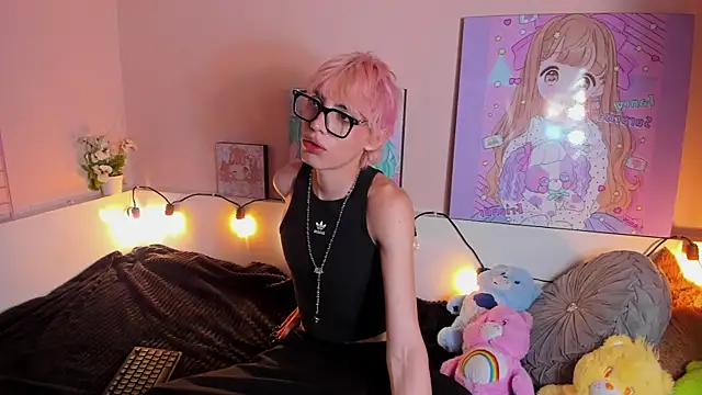 Strawberry Kitty  online show from October 29, 2025, 1:46 pm