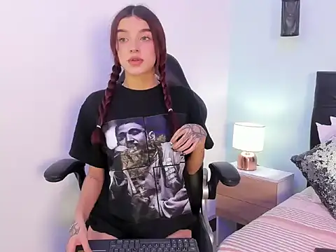 Coral Jhones online show from October 20, 2025, 12:33 am