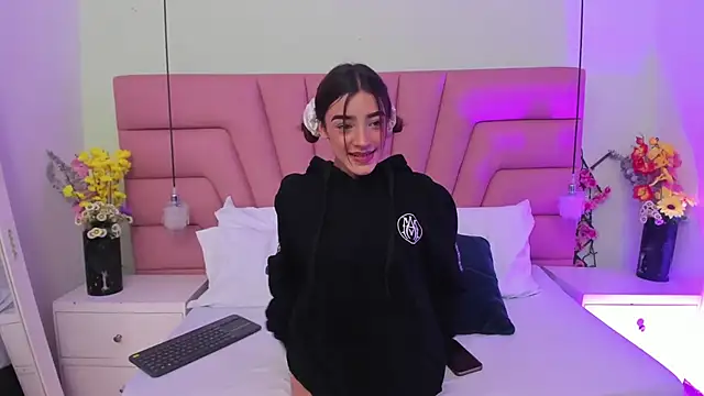 Coral Jhones online show from December 5, 2025, 5:38 am