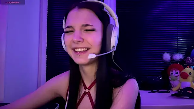 HanaMantanaDell online show from December 3, 2025, 3:21 pm