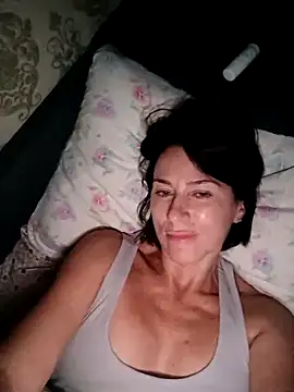 Snapshot of Luna_7777 chatting on October 27, 2025, 9:52 pm Luna 7777 online show from October 27, 2025, 9:52 pm