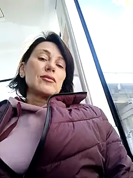 Snapshot of Luna_7777 chatting on October 31, 2025, 9:43 am Luna 7777 online show from October 31, 2025, 9:43 am