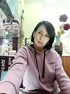 Snapshot of Luna_7777 chatting on November 4, 2025, 1:54 pm Luna 7777 online show from November 4, 2025, 1:54 pm