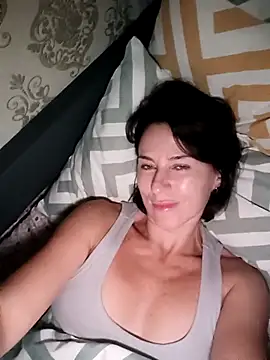 Snapshot of Luna_7777 chatting on November 9, 2025, 10:08 pm Luna 7777 online show from November 9, 2025, 10:08 pm