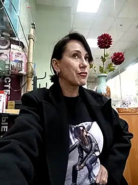 Snapshot of Luna_7777 chatting on November 13, 2025, 10:47 am Luna 7777 online show from November 13, 2025, 10:47 am