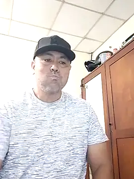 Snapshot of Elchino82-80 chatting on October 18, 2025, 3:02 pm Elchino82-80 online show from October 18, 2025, 3:02 pm