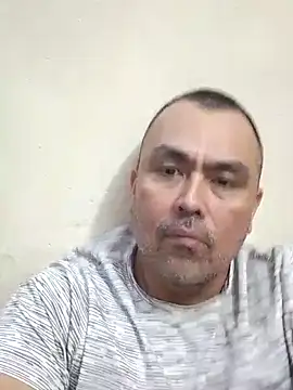 Snapshot of Elchino82-80 chatting on October 19, 2025, 3:40 am Elchino82-80 online show from October 19, 2025, 3:40 am