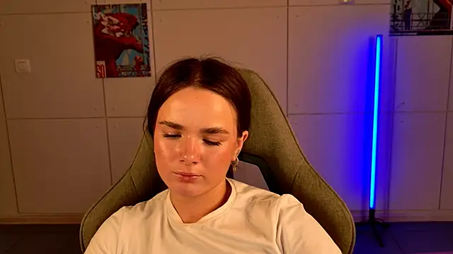 May Bloom online show from October 27, 2025, 5:17 pm